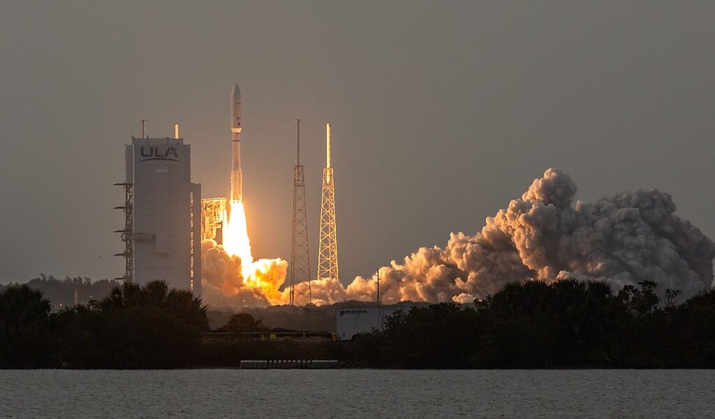 Новини бізнесу - Конкурент Starlink: Amazon вивела на орбіту інтернет-супутники Kuiper