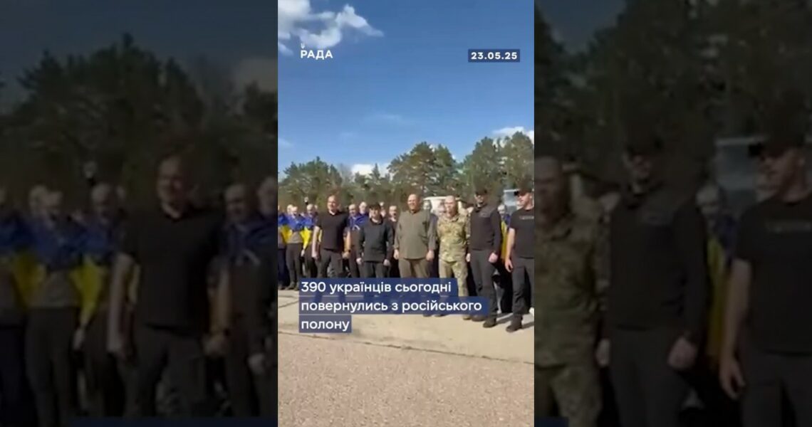 Після місяців очікування та невідомості 390 українців повернулись з російського полону.