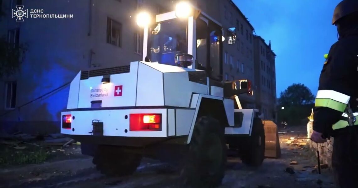 Тернопільські рятувальники ліквідовують наслідки нічного удару