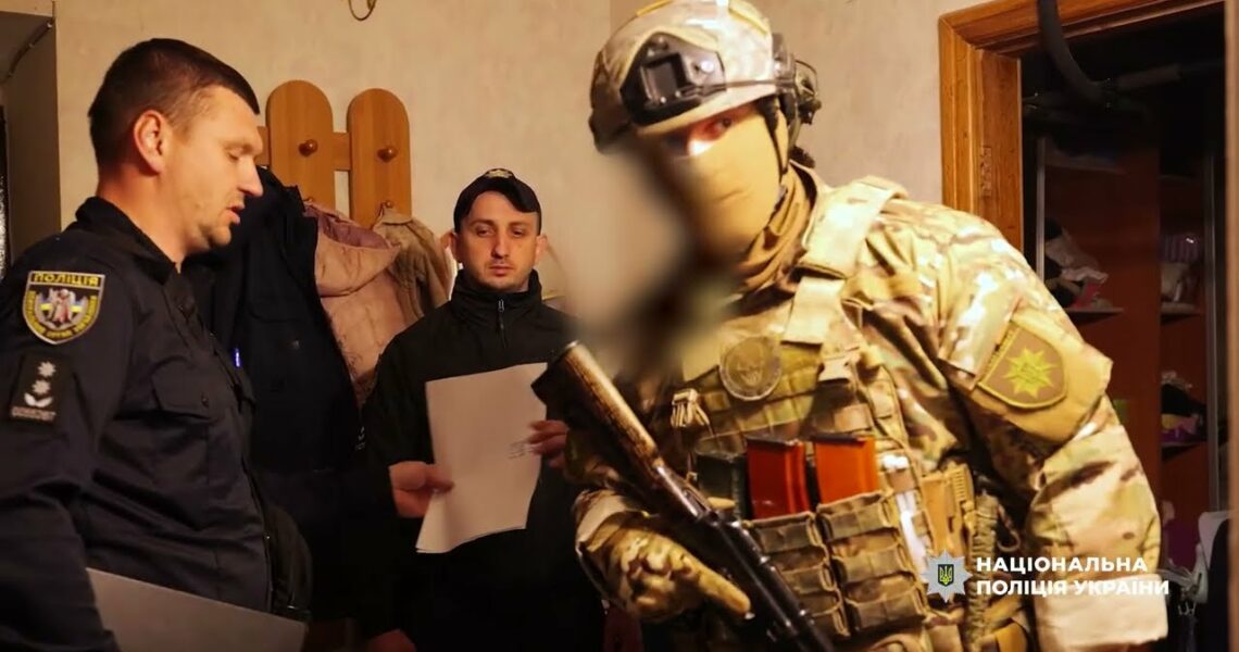 Поліція ліквідувала діяльність злочинної групи, яка ошукала громадян на 15 млн грн