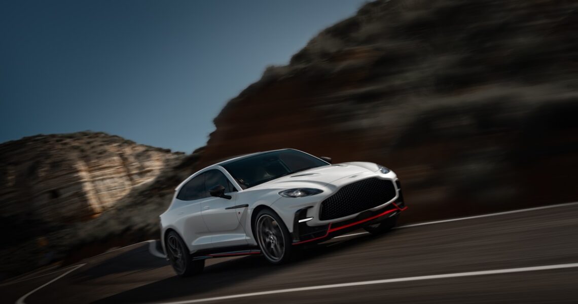 Авто новини - Aston Martin показала найпотужніший кросовер у світі