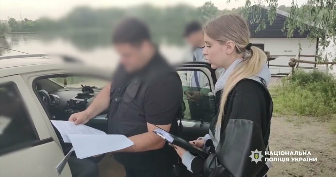 400 000 хабаря за сприяння у проведенні робіт з озеленення столиці: поліцейські викрили посадовців