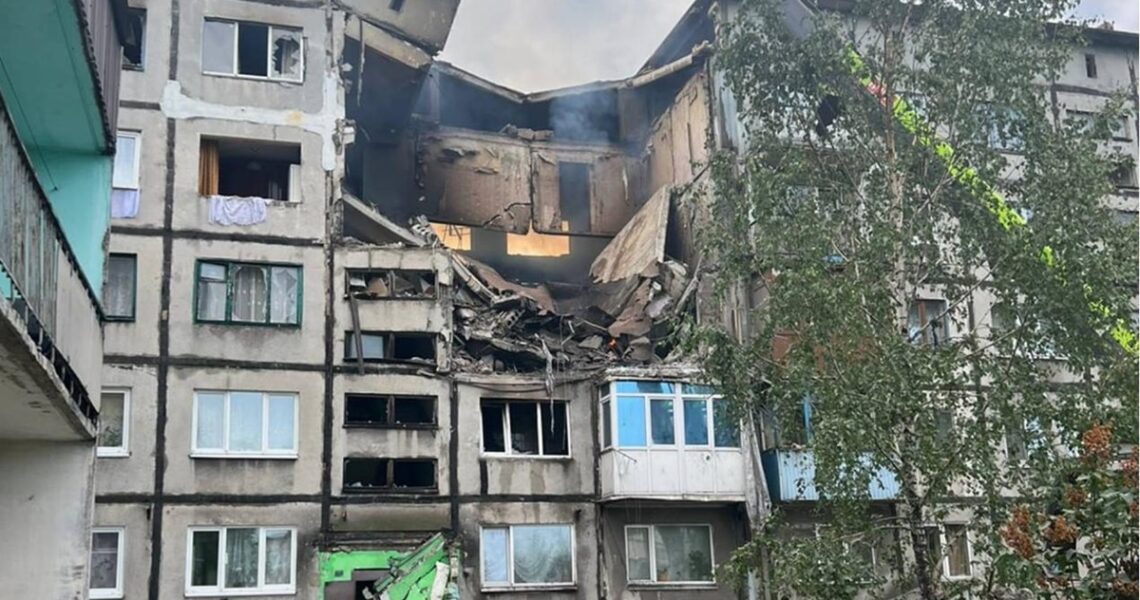 Новини України - Дрон росіян влучив у п’ятиповерхівку на Донеччині