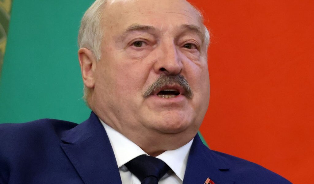 Новини світу - Лукашенко визнав, що затримався на посаді
