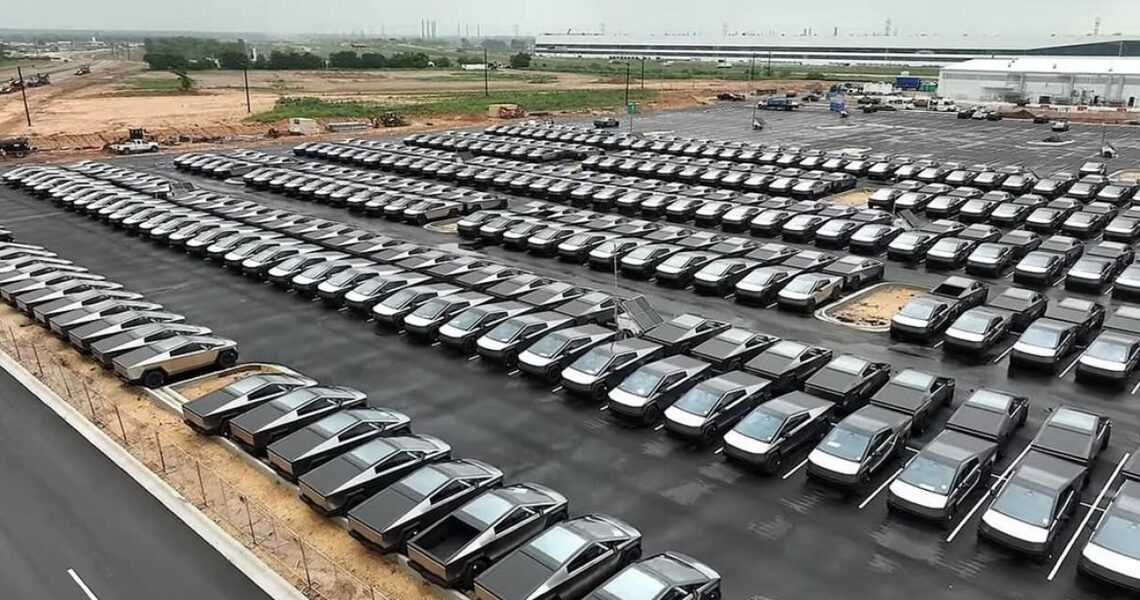 Авто новини - На складі Tesla накопичено більше 10 тисяч непроданих пікапів Cybertruck