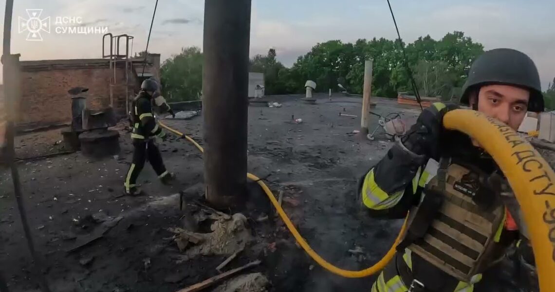Суми: рятувальники ліквідували пожежу на промисловому підприємстві, спричинену ворожою атакою