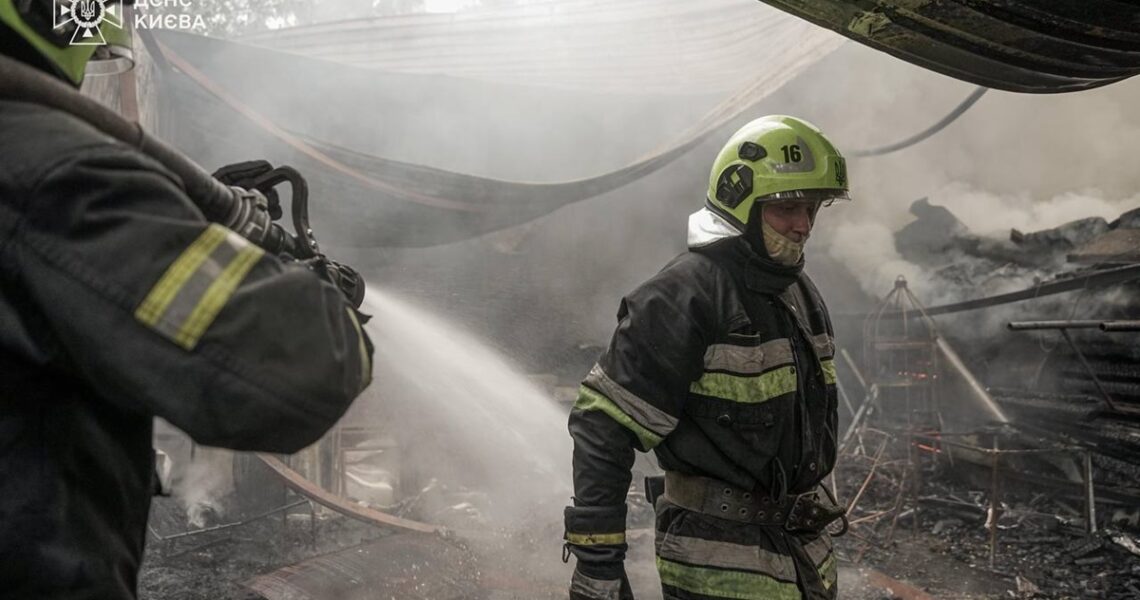 Новини Києва - Рятувальники ліквідували пожежу у Гідропарку