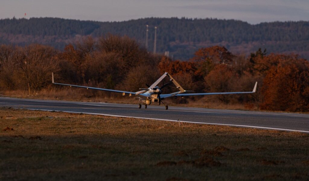 Новини світу - Сам обирає цілі: Туреччина представила оновлений Bayraktar TB2 з ШІ