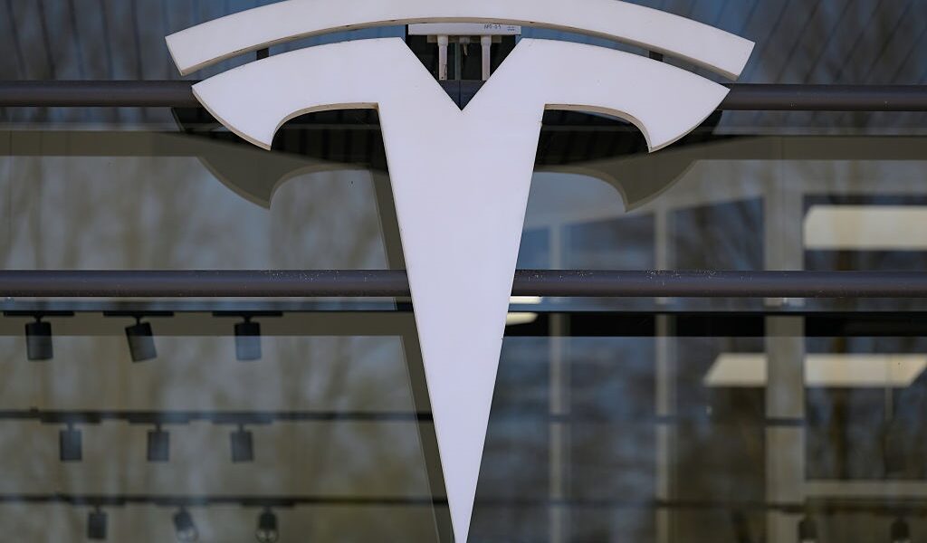 Новини бізнесу - Tesla втрачає ринок Китаю через конкурента