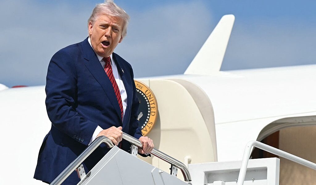 Новини світу - Трамп запланував на свій день народження "грандіозний парад"