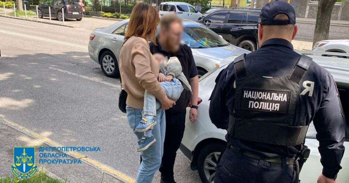 Новини України - У Дніпрі до восьми років засудили жінку, яка намагалась продати свою дитину