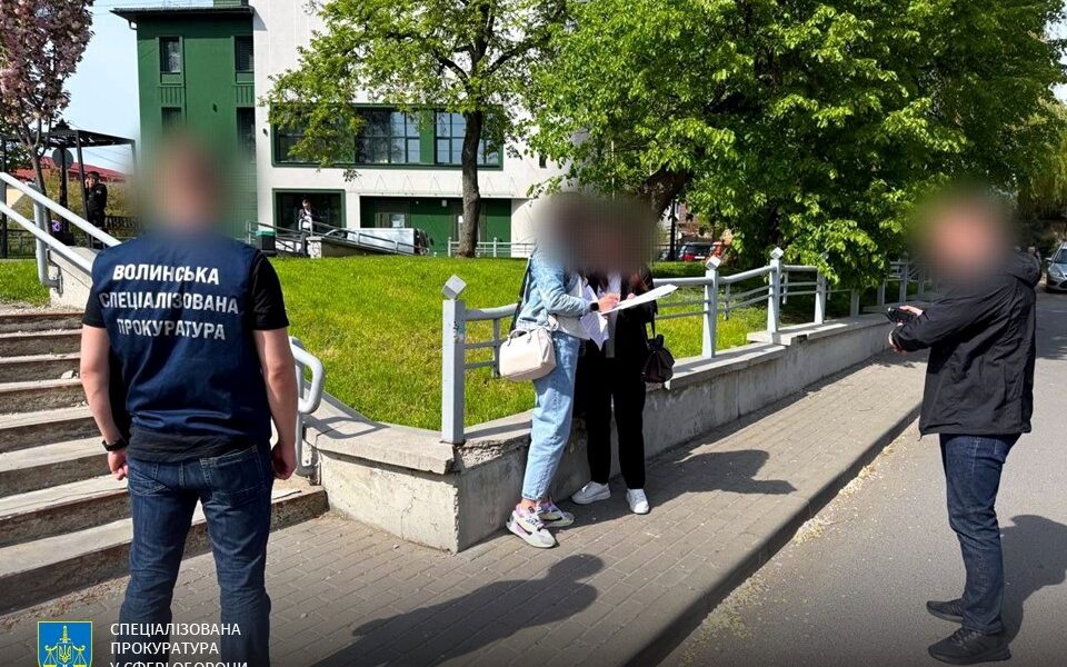 Новини України - У Луцьку адвокатка "виводила" з розшуку ухилянтів