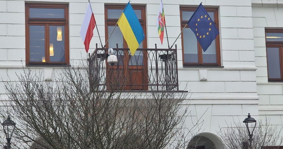 Новини світу - У Польщі зірвали прапор України на мітингу проросійського політика