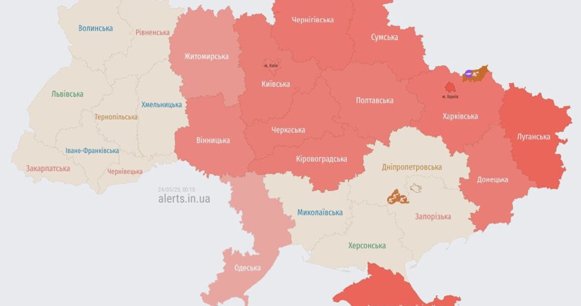 Новини України - В Одесі пролунали вибухи на тлі дронової атаки