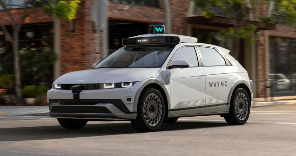 Авто новини - Waymo відкликає майже всі свої роботаксі через зіткнення з перешкодами