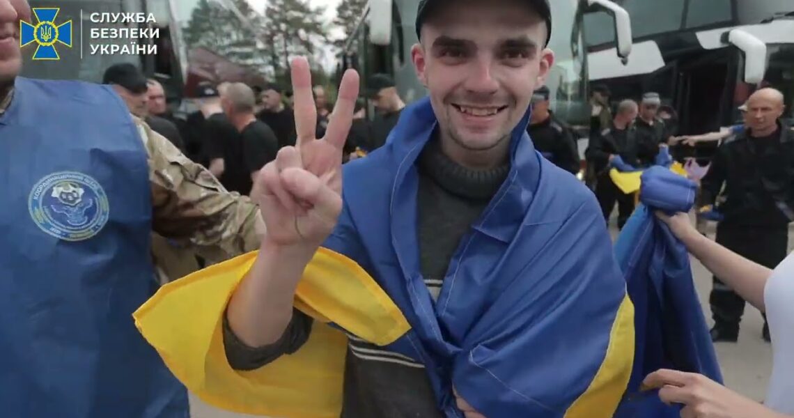 З полону звільнили ще 303 українців, – ексклюзивне відео СБУ третьої частини обміну 1000 на 1000