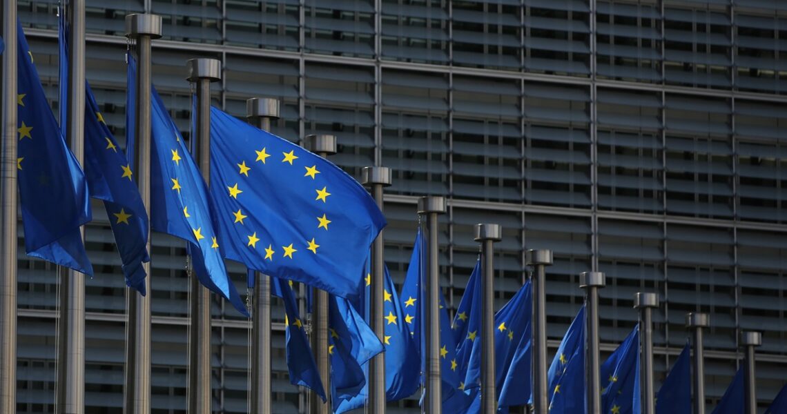 Новини світу - Єврокомісія представила план відмови від енергоносіїв РФ