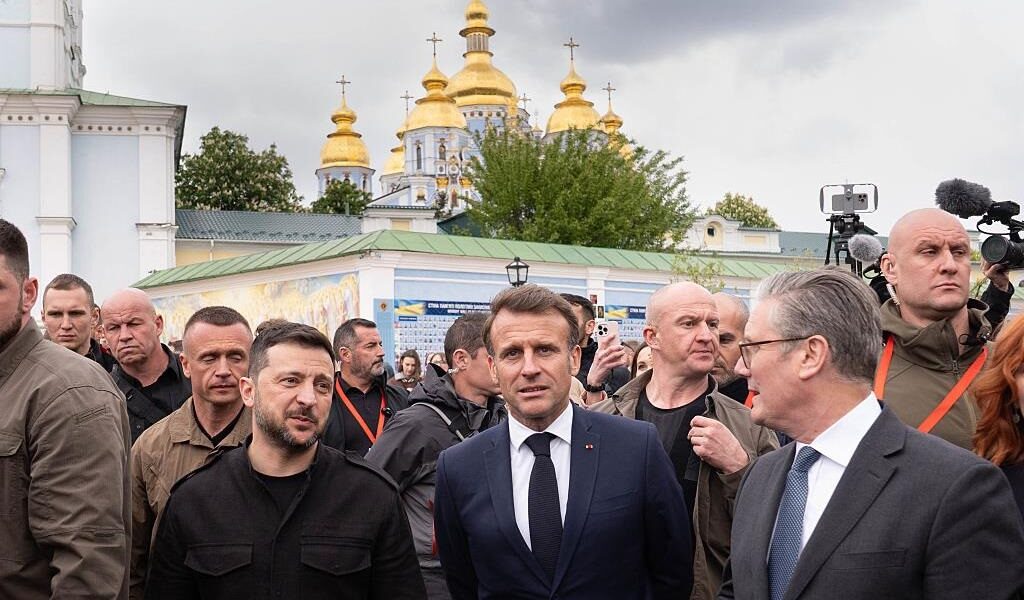 Новини України - Зеленський, Макрон і Стармер погуляли в центрі Києва