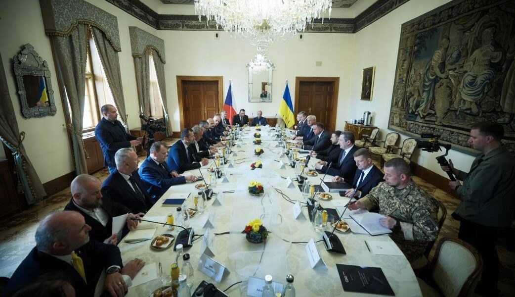 Новини України - Зеленський зустрівся з керівниками оборонних підприємств Чехії