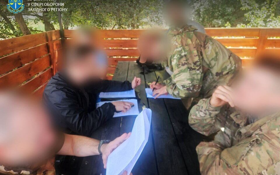 Новини України - Двом нападникам на бійця Азову повідомили про підозру