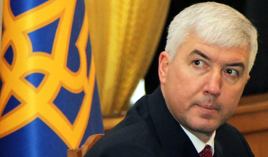 Новини України - Ексміністрів оборони України підозрюють у зраді