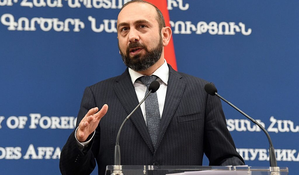 Новини світу - Глава МЗС Вірменії порадив Лаврову не втручатися у справи країни
