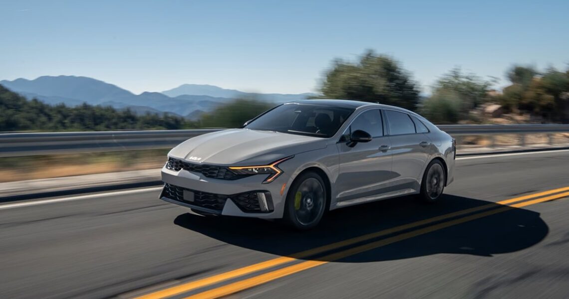 Авто новини - Kia відкликає тисячі K5 через програмне забезпечення з "корейською логікою"