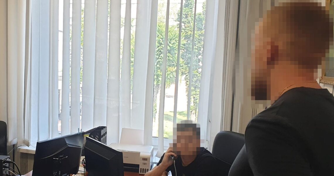 Новини України - На Дніпропетровщині правоохоронець за гроші видаляв дані про ухилянтів