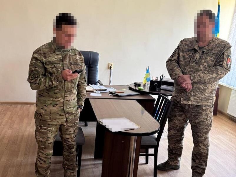 Новини України - На Прикарпатті викрито чиновника ТЦК, що знімав з обліку мобілізованих