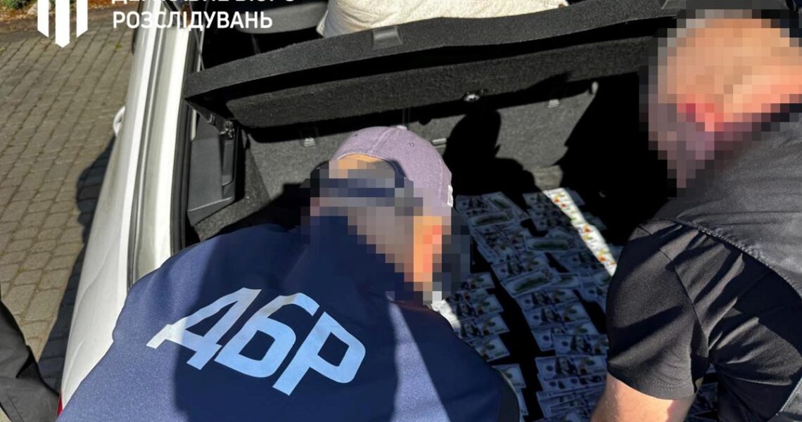 Новини України - На Рівненщині посадовець вимагав побори з правоохоронців