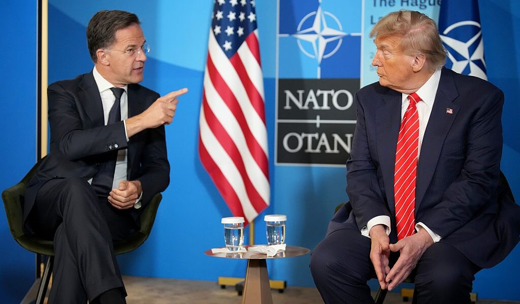 Новини світу - На саміті НАТО влаштували виставу для Трампа - ЗМІ