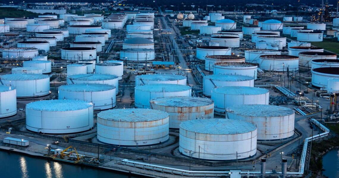 Новини бізнесу - Нафтові резерви США впали до річного мінімуму