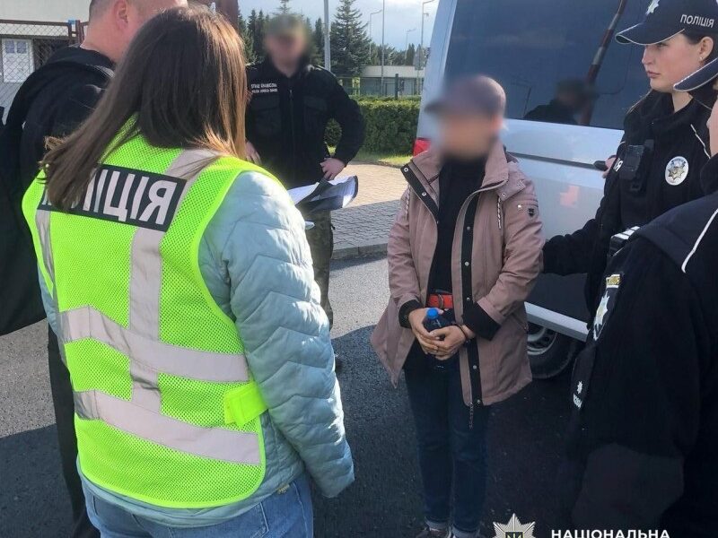 Новини України - Підозрювану у незаконному переправленні мігрантів екстрадували з Німеччини