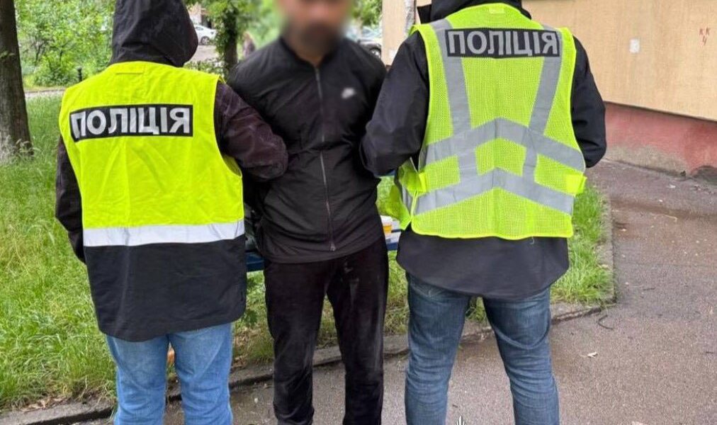 Новини Києва - Погрожували гранатою: у Києві двоє іноземців тероризували перехожого