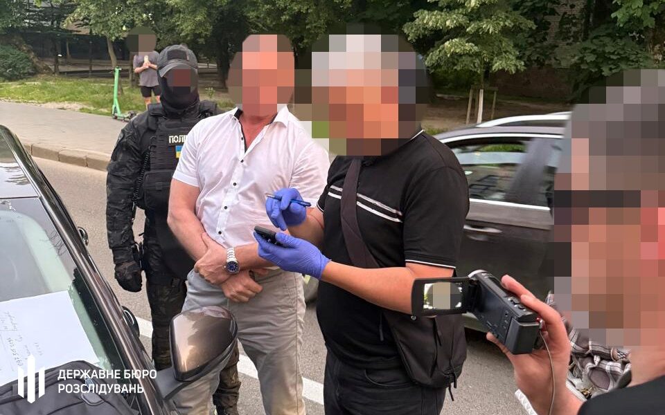 Новини України - Посадовець Служби судової охорони "торгував" працевлаштуванням