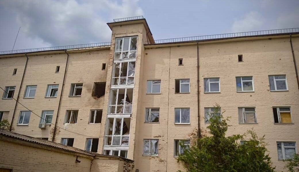 Новини України - Росіяни поцілили Молнією по лікарні на Чернігівщині