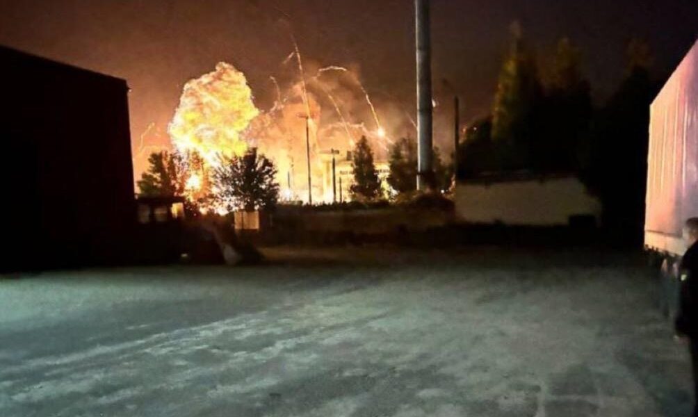 Новини світу - Російські пабліки повідомляють про вибухи в районі аеропорту на Брянщині