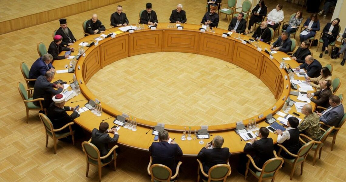 Новини України - Шмигаль зробив заяву щодо бронювання священників