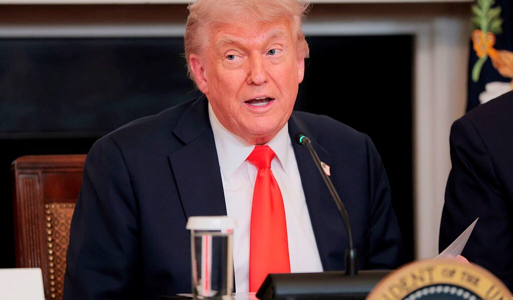 Новини світу - Трамп назвав Грету Тунберг "дивною" та порадив їй курси з гніву