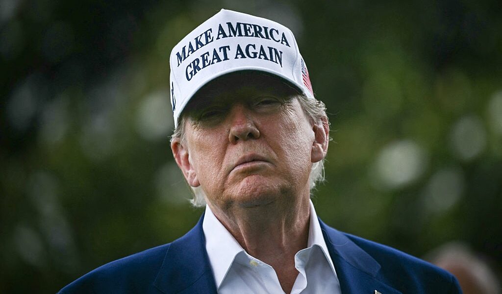 Новини бізнесу - Трамп обвалив долар до значень 2022 року