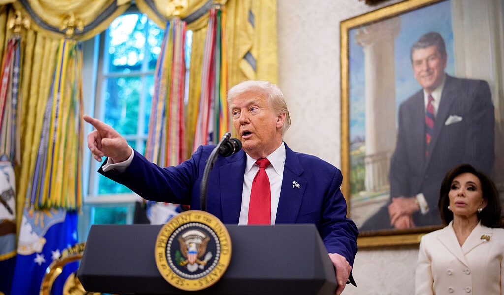 Новини світу - Трамп запровадив заборону на в’їзд для громадян 12 країн