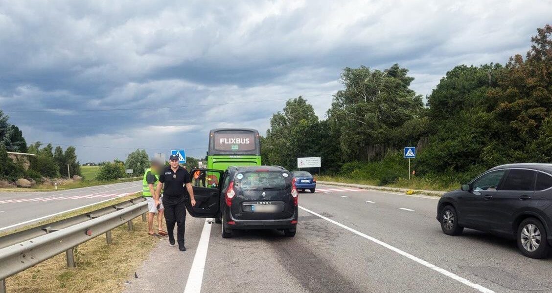 Новини України - У ДТП біля Рівного постраждали троє дітей