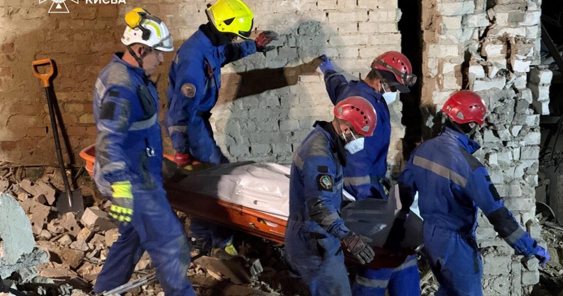 Новини Києва - У Києві з-під завалів дістали тіла ще трьох людей