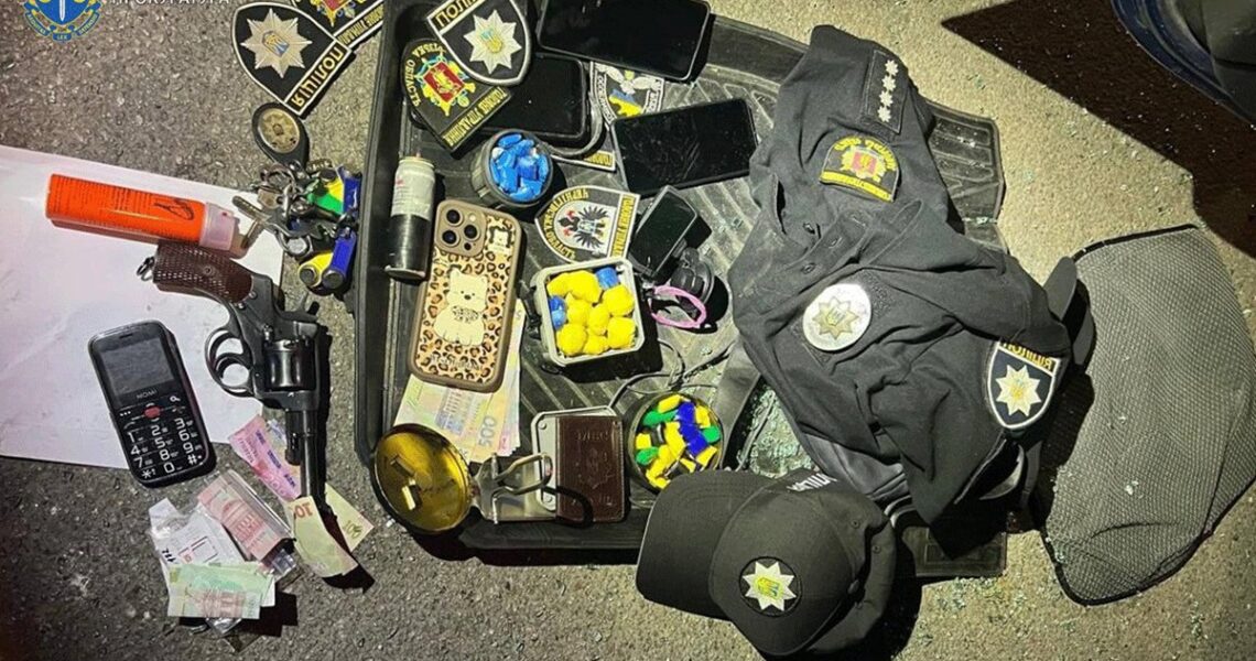 Новини України - У Запоріжжі викрили наркоторговців у формі силовиків
