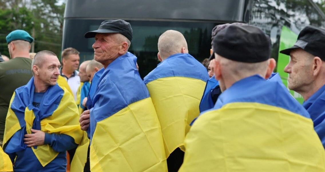 Новини України - Україна повернула з полону п'яту групу військових