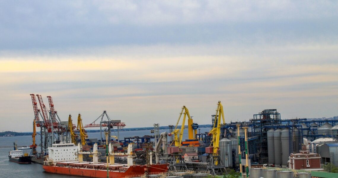 Новини бізнесу - Українські морпорти обробили 40 млн тонн вантажів з початку року