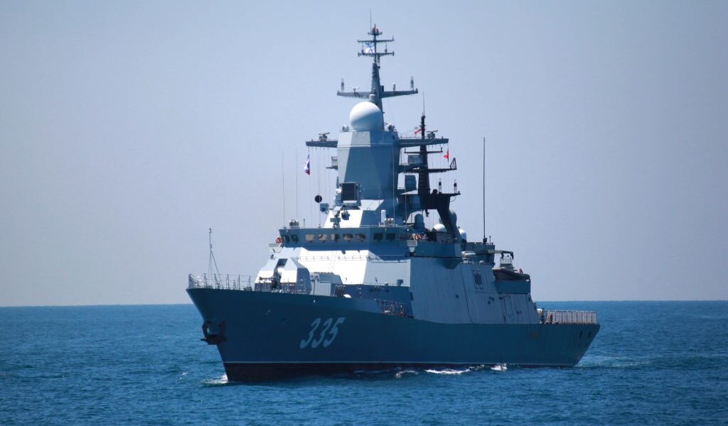 Новини світу - Військові кораблі РФ почали супроводжувати "тіньові" танкери через Ла-Манш