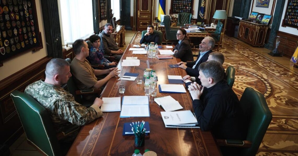 Новини України - Візит в США: Зеленський заслухав доповідь команди