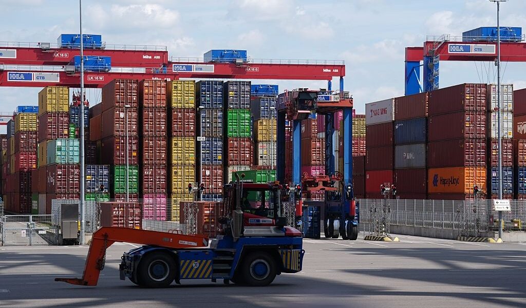 Новини бізнесу - Європейські порти переповнені через мита Трампа