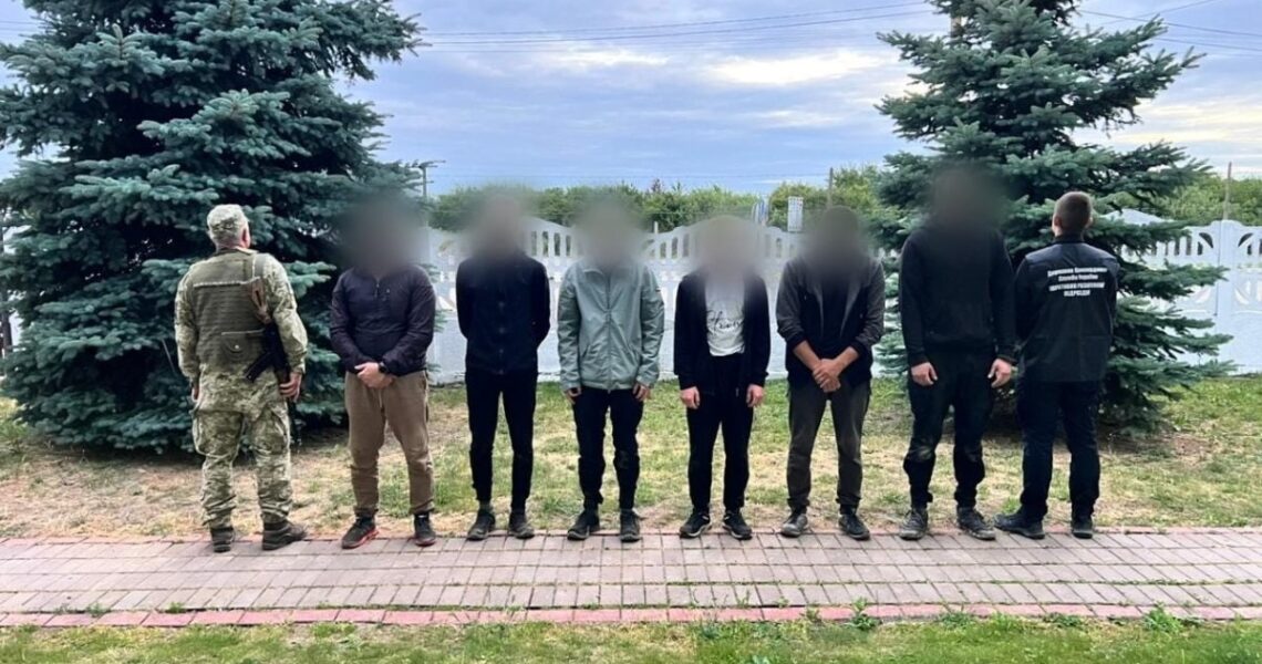 Новини України - Йшли в Угорщину: прикордонники викрили групу порушників